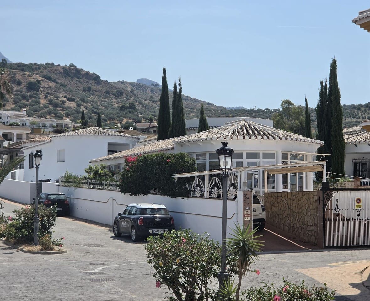 3 soveværelse Villa til salg i Alcaucin med garage - € 269.000 (Ref: 9938908)