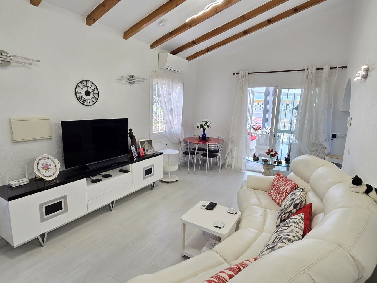3 bedroom Villa for sale in Alcaucin with garage - € 269,000 (Ref: 9938908)