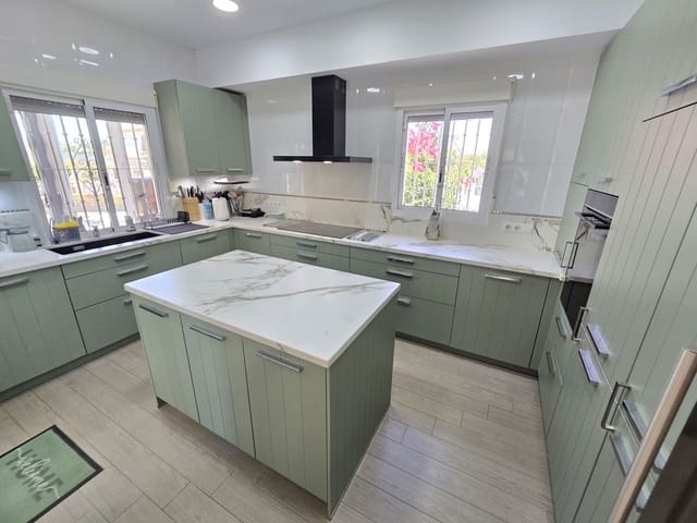 3 sovrum Villa till salu i Alcaucín med garage - 269 000 € (Ref: 9938908)