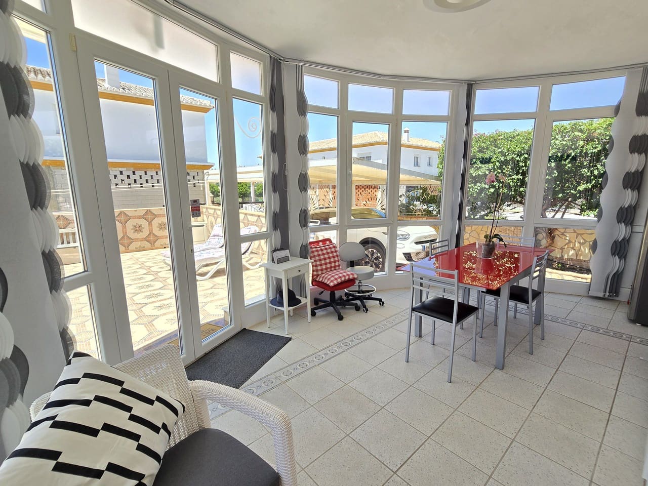 3 bedroom Villa for sale in Alcaucin with garage - € 269,000 (Ref: 9938908)