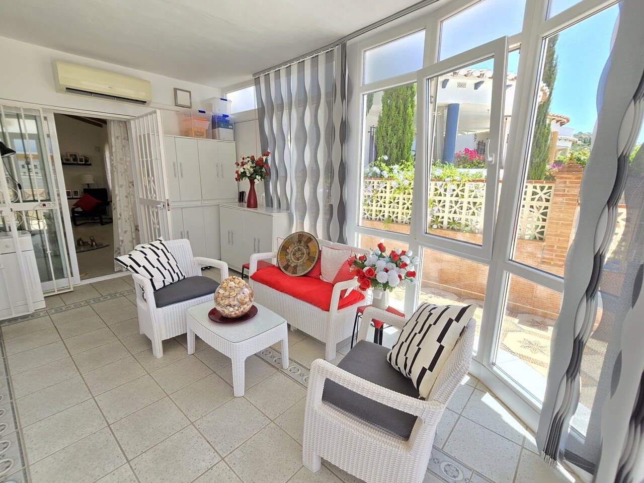 3 bedroom Villa for sale in Alcaucin with garage - € 269,000 (Ref: 9938908)