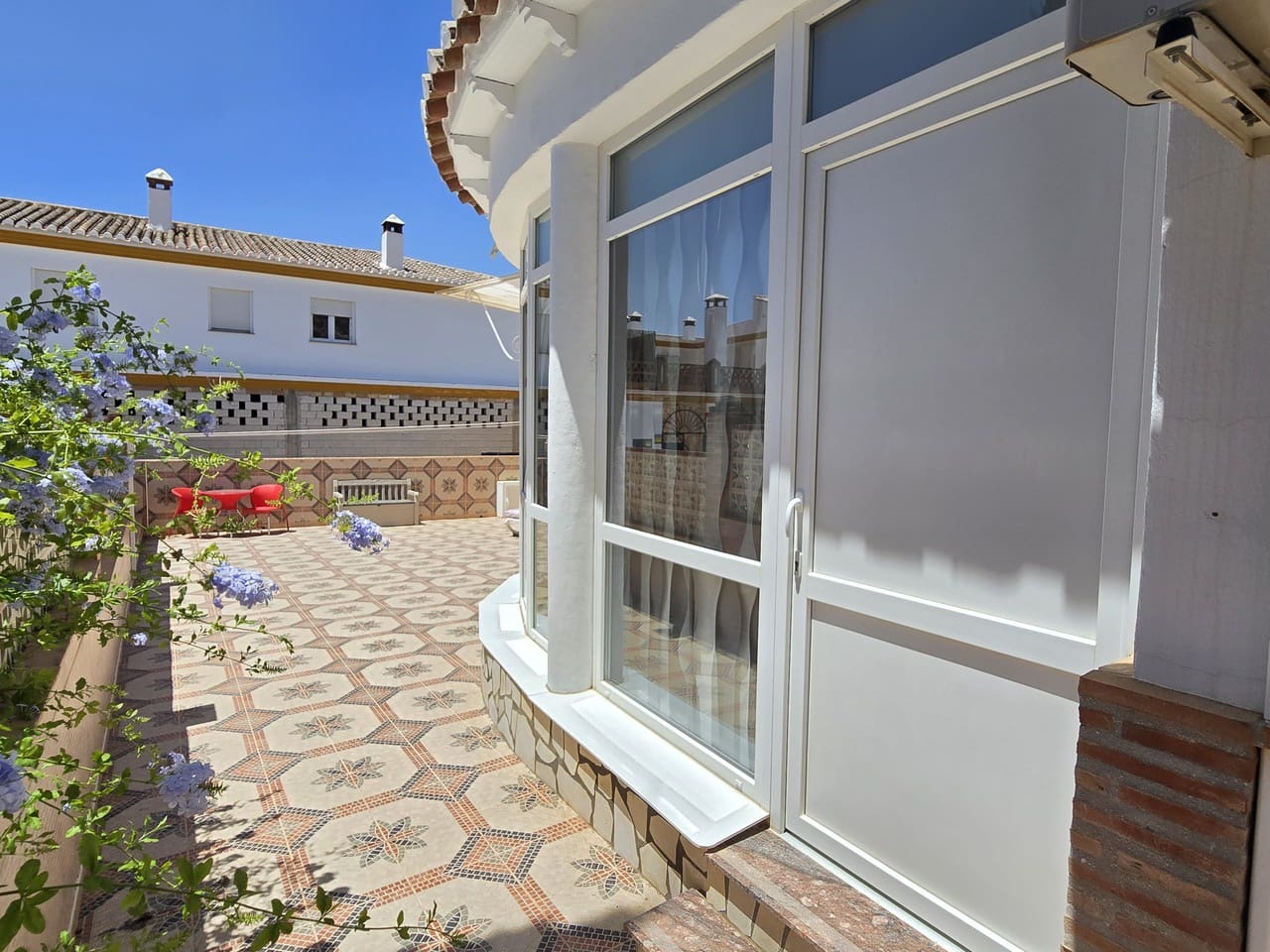 3 bedroom Villa for sale in Alcaucin with garage - € 269,000 (Ref: 9938908)