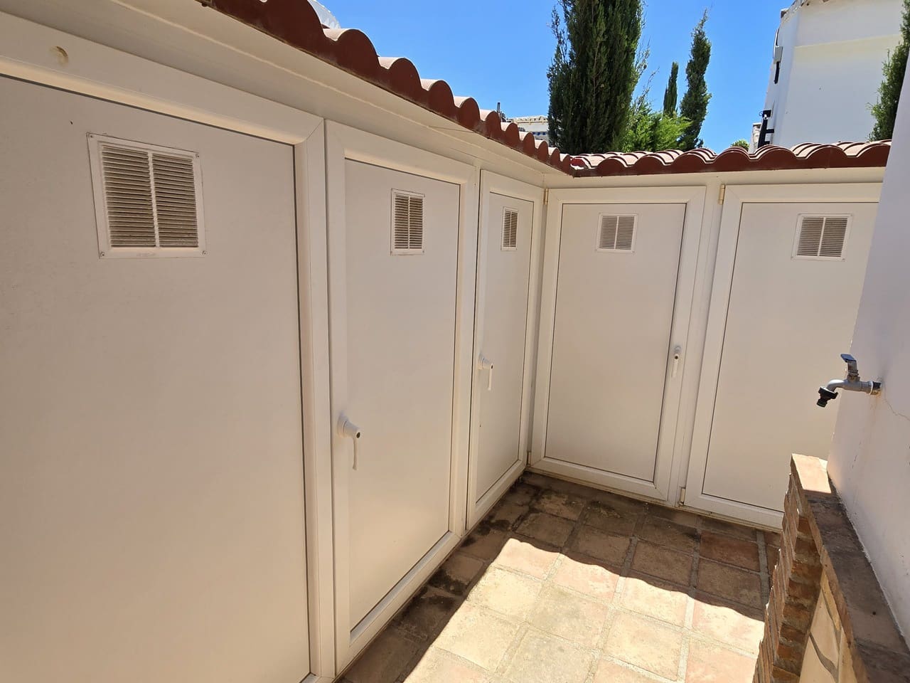 3 bedroom Villa for sale in Alcaucin with garage - € 269,000 (Ref: 9938908)