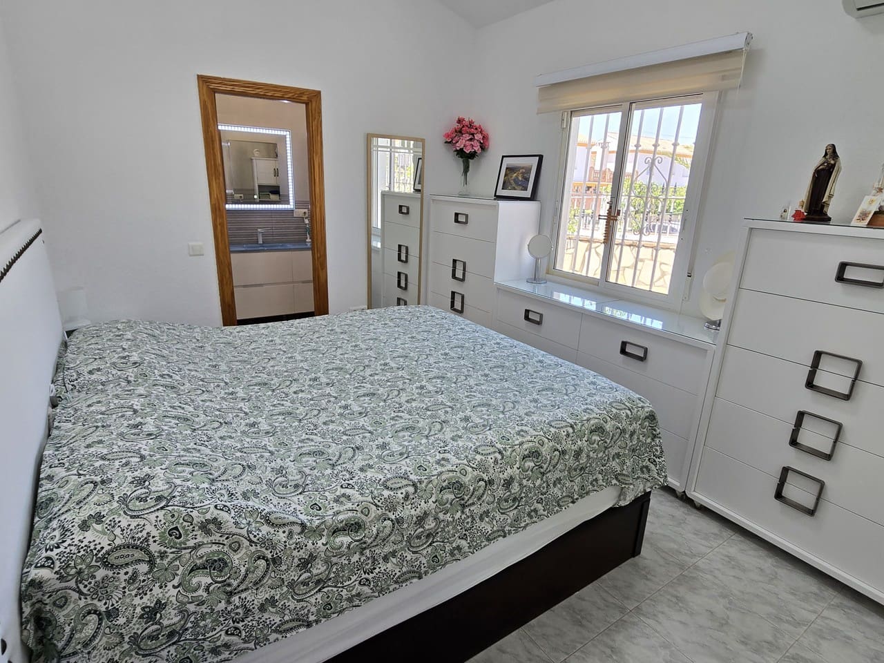 3 bedroom Villa for sale in Alcaucin with garage - € 269,000 (Ref: 9938908)
