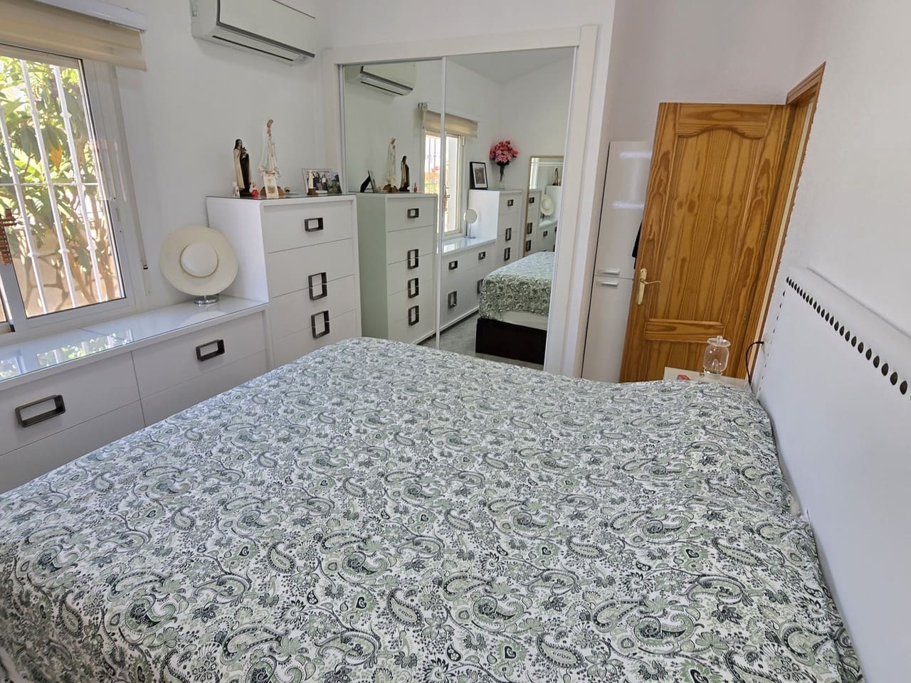 3 bedroom Villa for sale in Alcaucin with garage - € 269,000 (Ref: 9938908)