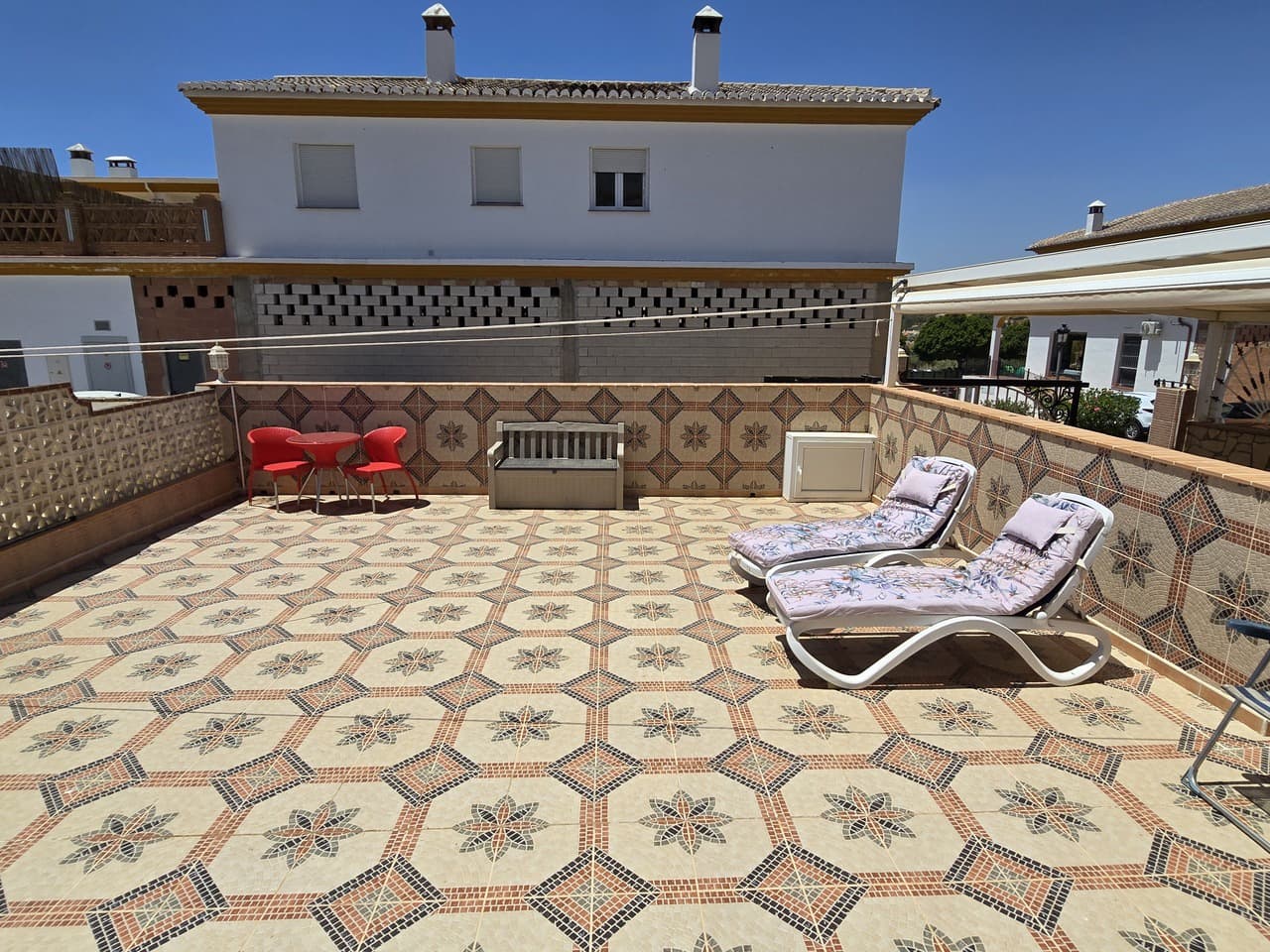 3 bedroom Villa for sale in Alcaucin with garage - € 269,000 (Ref: 9938908)