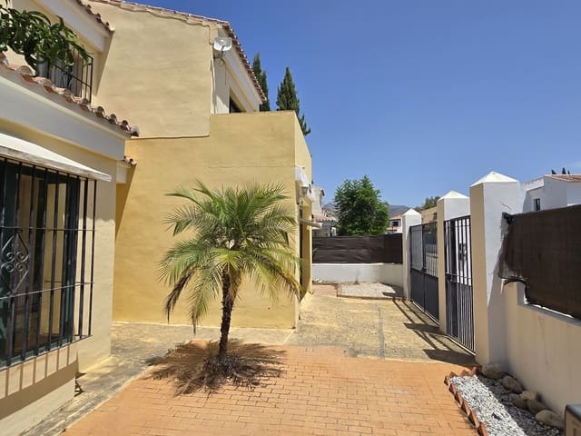 3 sypialnia Willa na sprzedaż w Viñuela z basenem garażem - 315 000 € (Ref: 9958554)