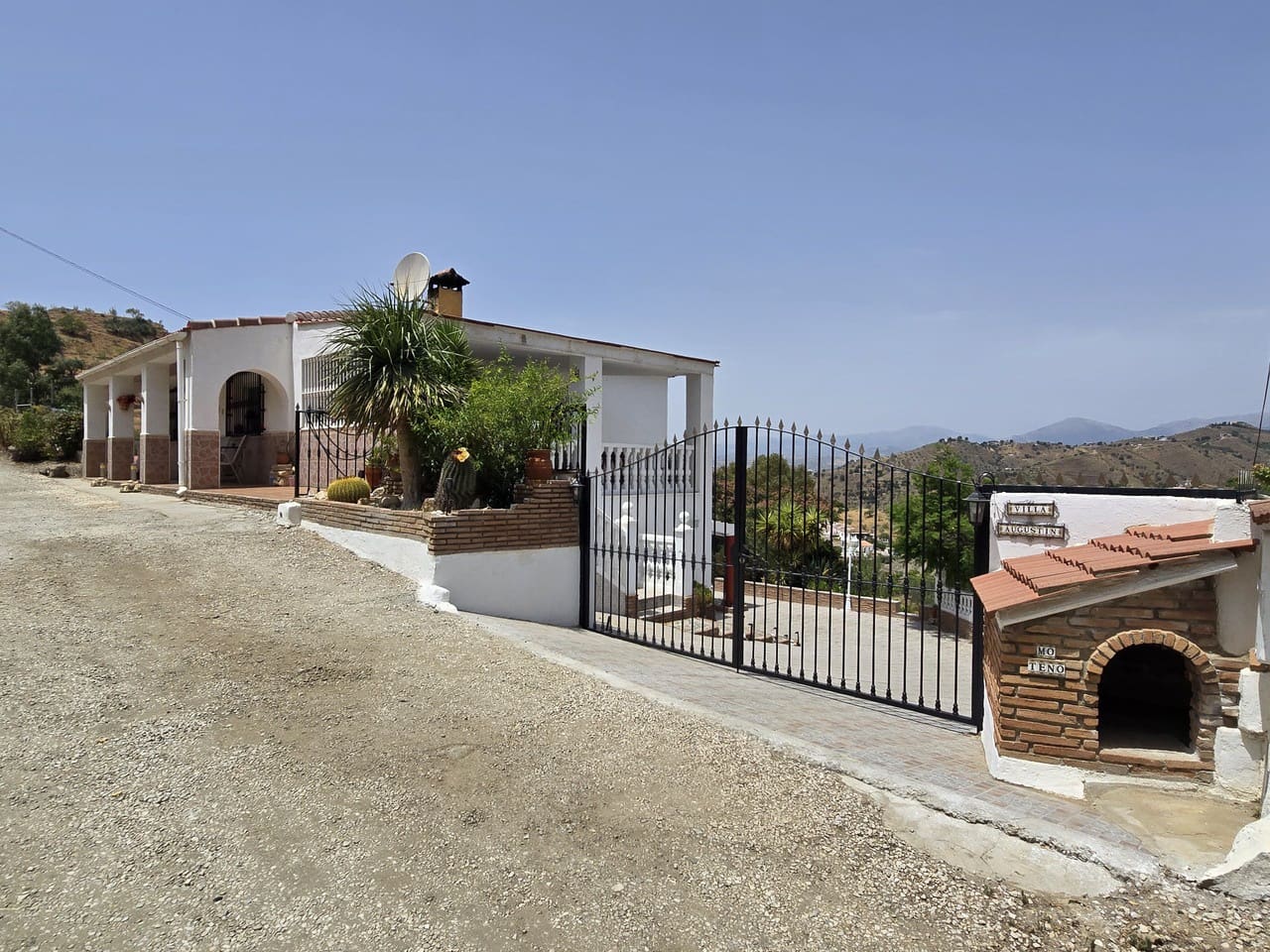 3 bedroom Villa for sale in Canillas de Aceituno with garage - € 279,000 (Ref: 9969023)