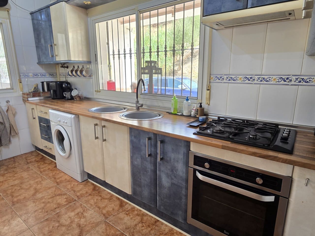 3 bedroom Villa for sale in Canillas de Aceituno with garage - € 279,000 (Ref: 9969023)