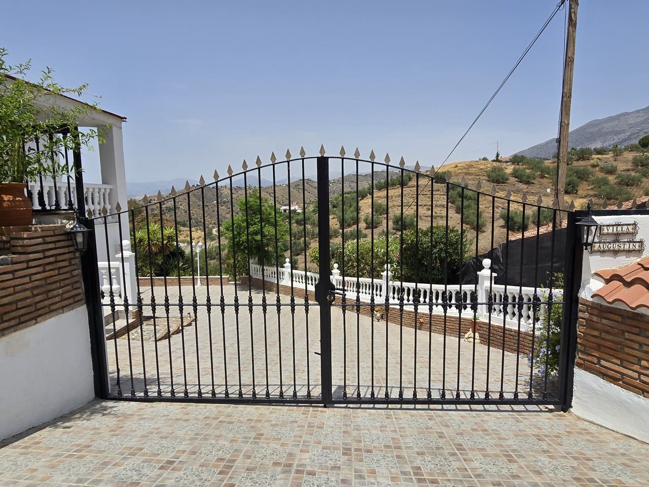 3 bedroom Villa for sale in Canillas de Aceituno with garage - € 279,000 (Ref: 9969023)
