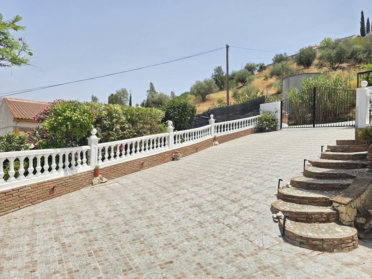 3 bedroom Villa for sale in Canillas de Aceituno with garage - € 279,000 (Ref: 9969023)