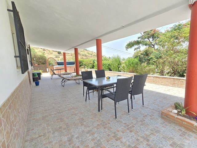 3 soverom Villa til salgs i Canillas de Aceituno med garasje - € 279 000 (Ref: 9969023)