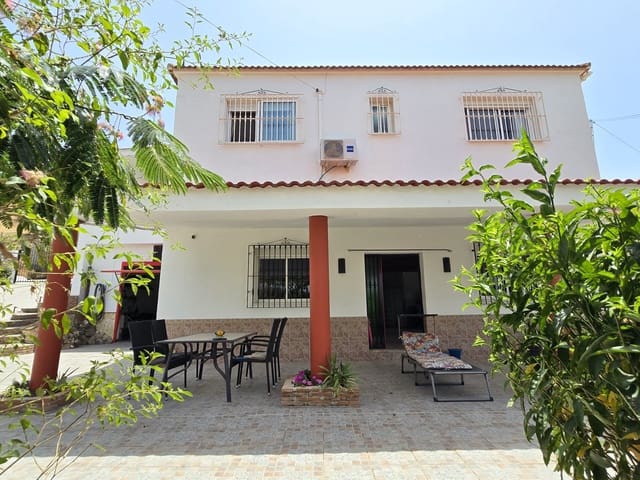 3 soverom Villa til salgs i Canillas de Aceituno med garasje - € 279 000 (Ref: 9969023)