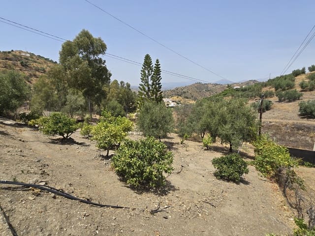 3 soverom Villa til salgs i Canillas de Aceituno med garasje - € 279 000 (Ref: 9969023)