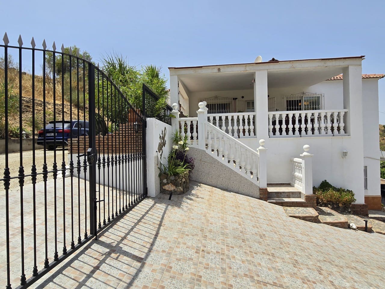 3 bedroom Villa for sale in Canillas de Aceituno with garage - € 279,000 (Ref: 9969023)