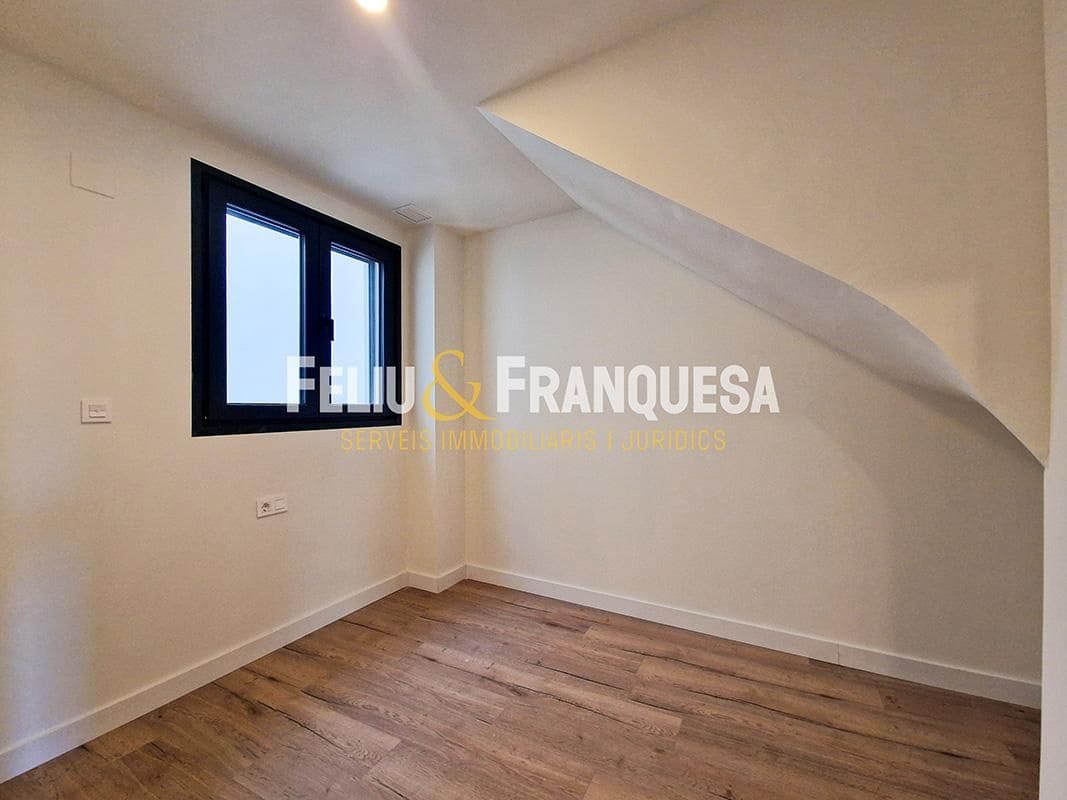 3 bedroom Penthouse for sale in Terrassa with pool - € 349,000 (Ref: 9274947)
