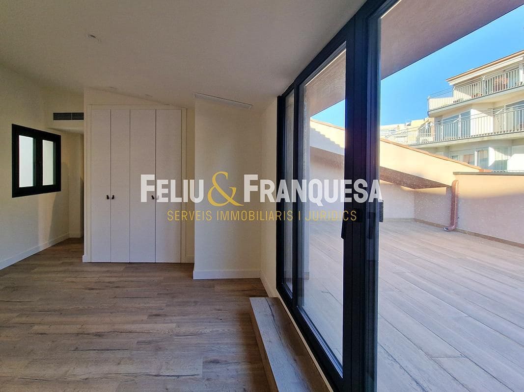3 bedroom Penthouse for sale in Terrassa with pool - € 349,000 (Ref: 9274947)