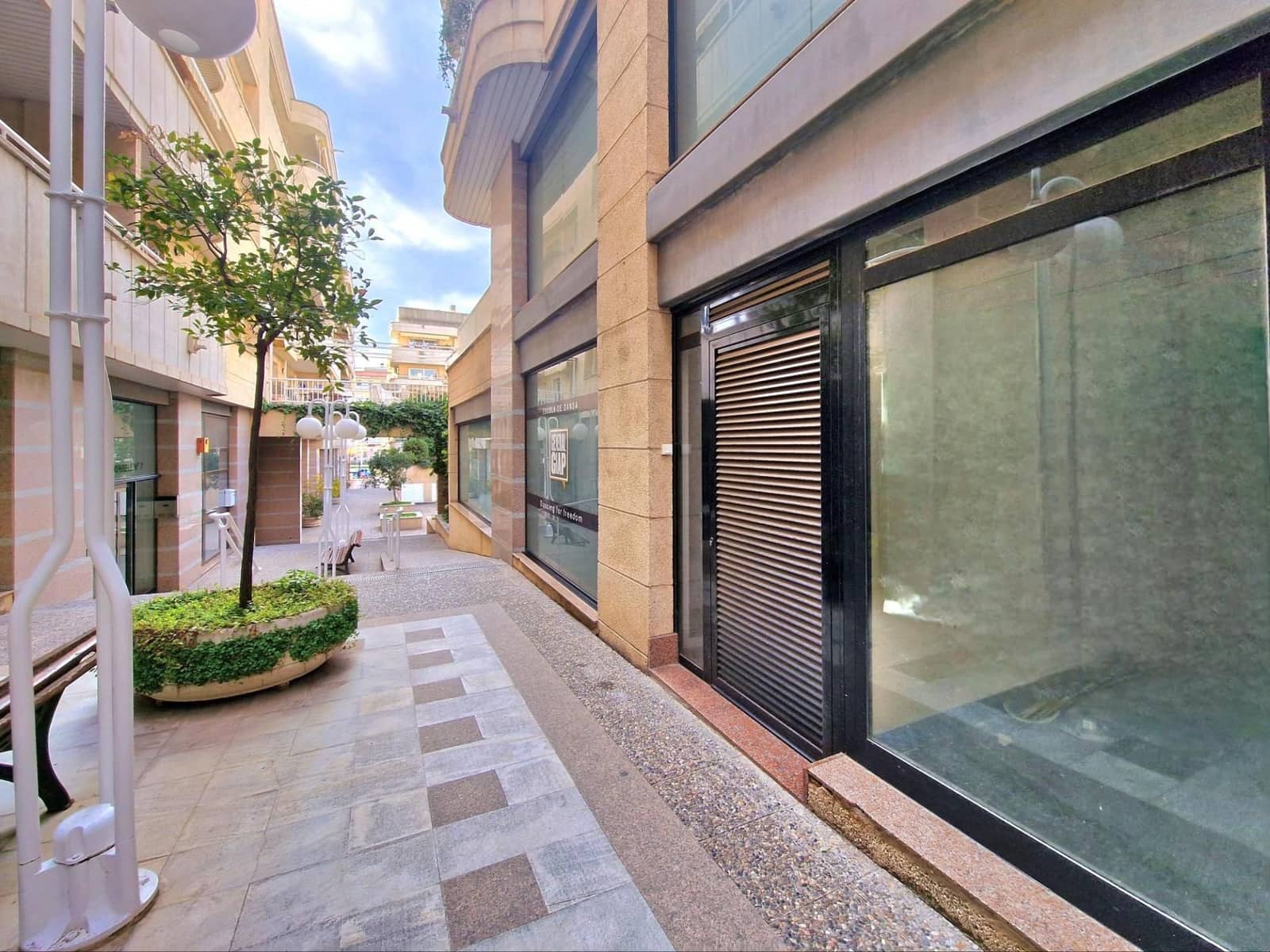 Commercial for rent in Sant Cugat del Valles - € 5,800 (Ref: 9274951)