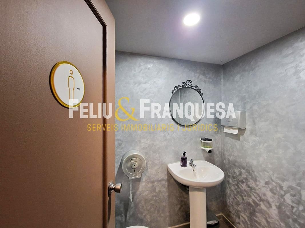 Kaupallinen vuokrattavana paikassa Sant Cugat del Valles - 1 600 € (Ref: 9283017)