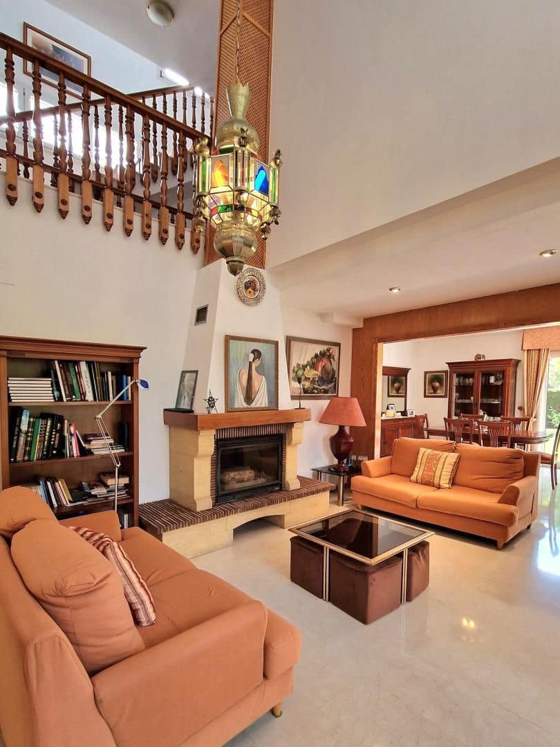 7 bedroom Villa for sale in Begues with garage - € 745,000 (Ref: 9301959)