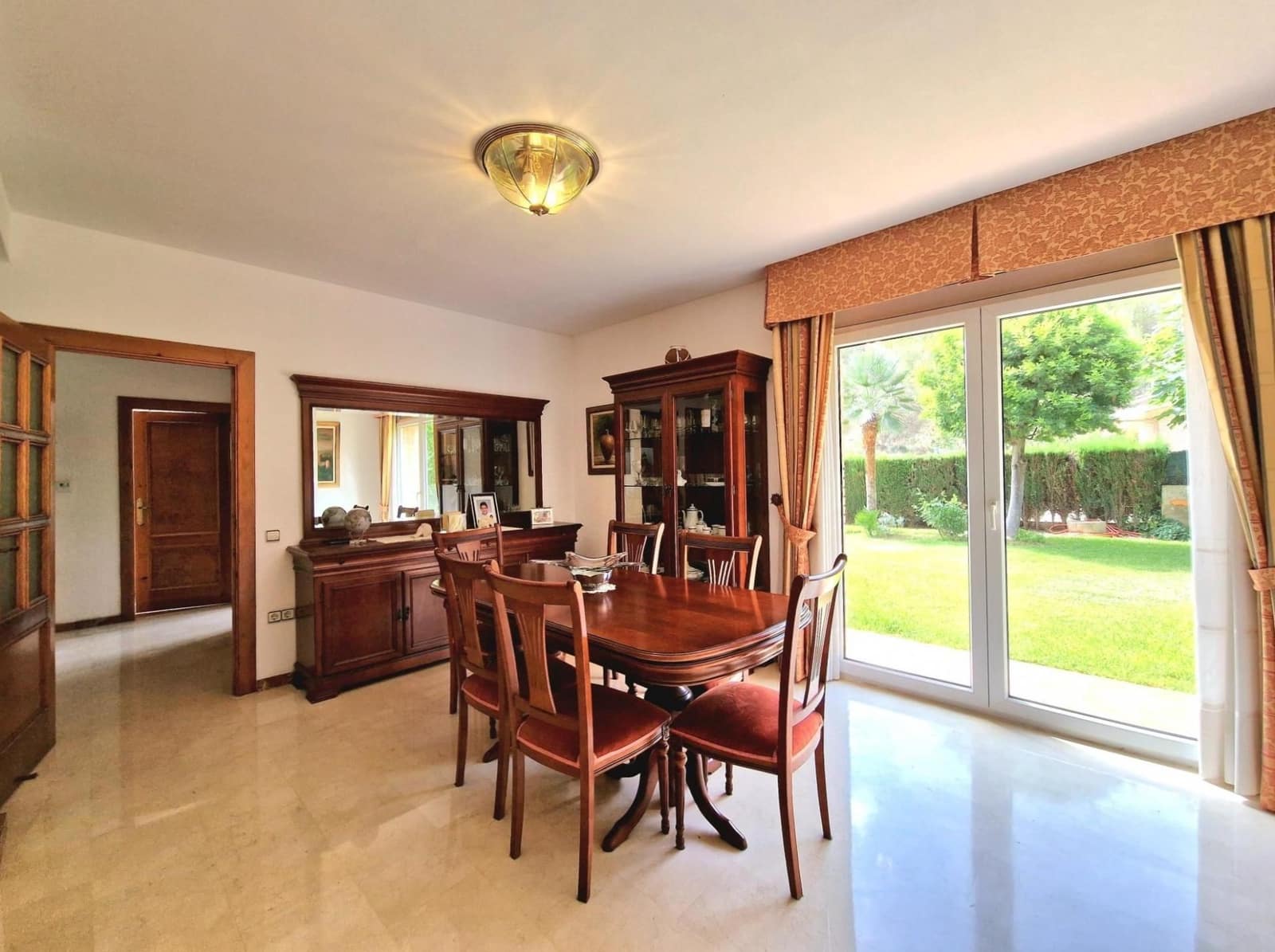 7 bedroom Villa for sale in Begues with garage - € 745,000 (Ref: 9301959)