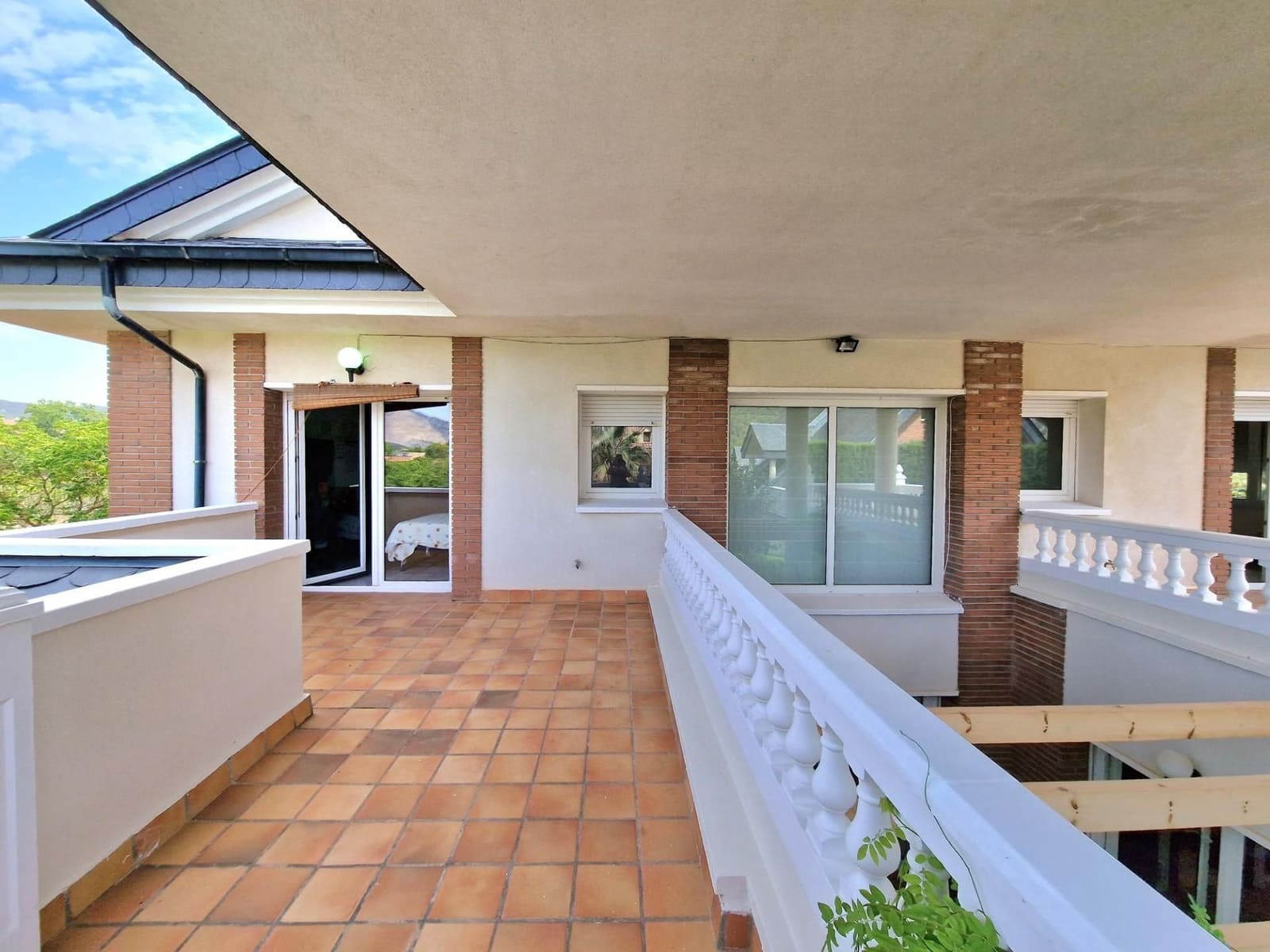 7 bedroom Villa for sale in Begues with garage - € 745,000 (Ref: 9301959)