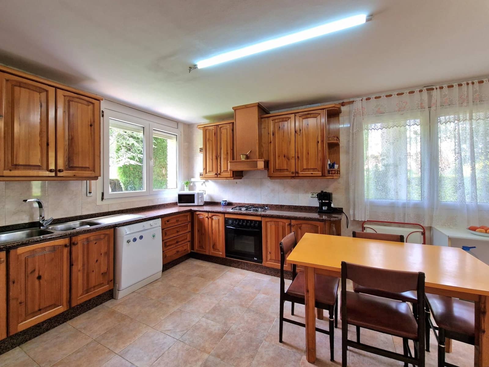 7 bedroom Villa for sale in Begues with garage - € 745,000 (Ref: 9301959)