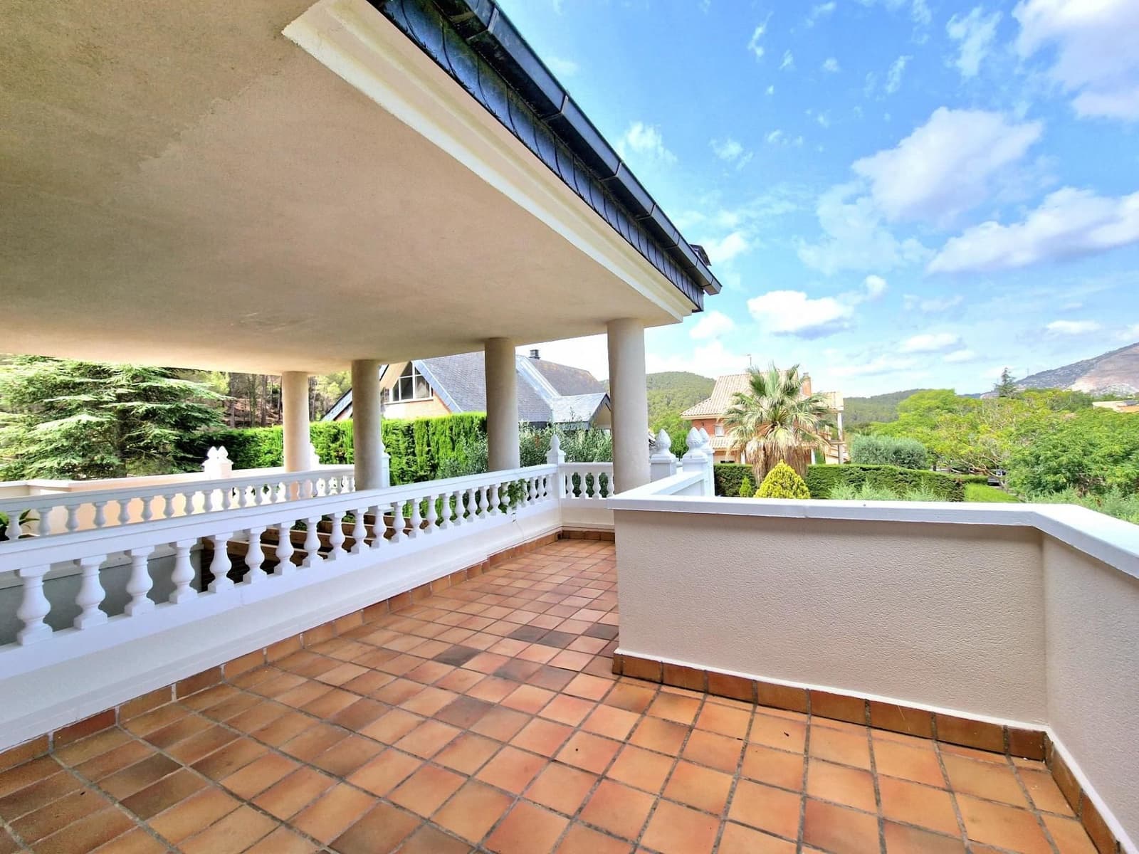 7 bedroom Villa for sale in Begues with garage - € 745,000 (Ref: 9301959)