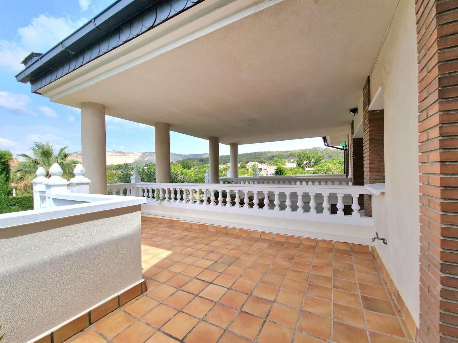 7 bedroom Villa for sale in Begues with garage - € 745,000 (Ref: 9301959)