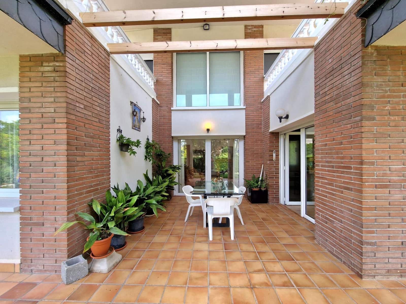 7 bedroom Villa for sale in Begues with garage - € 745,000 (Ref: 9301959)