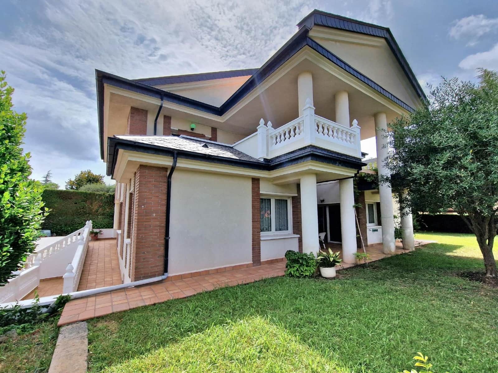 7 bedroom Villa for sale in Begues with garage - € 745,000 (Ref: 9301959)