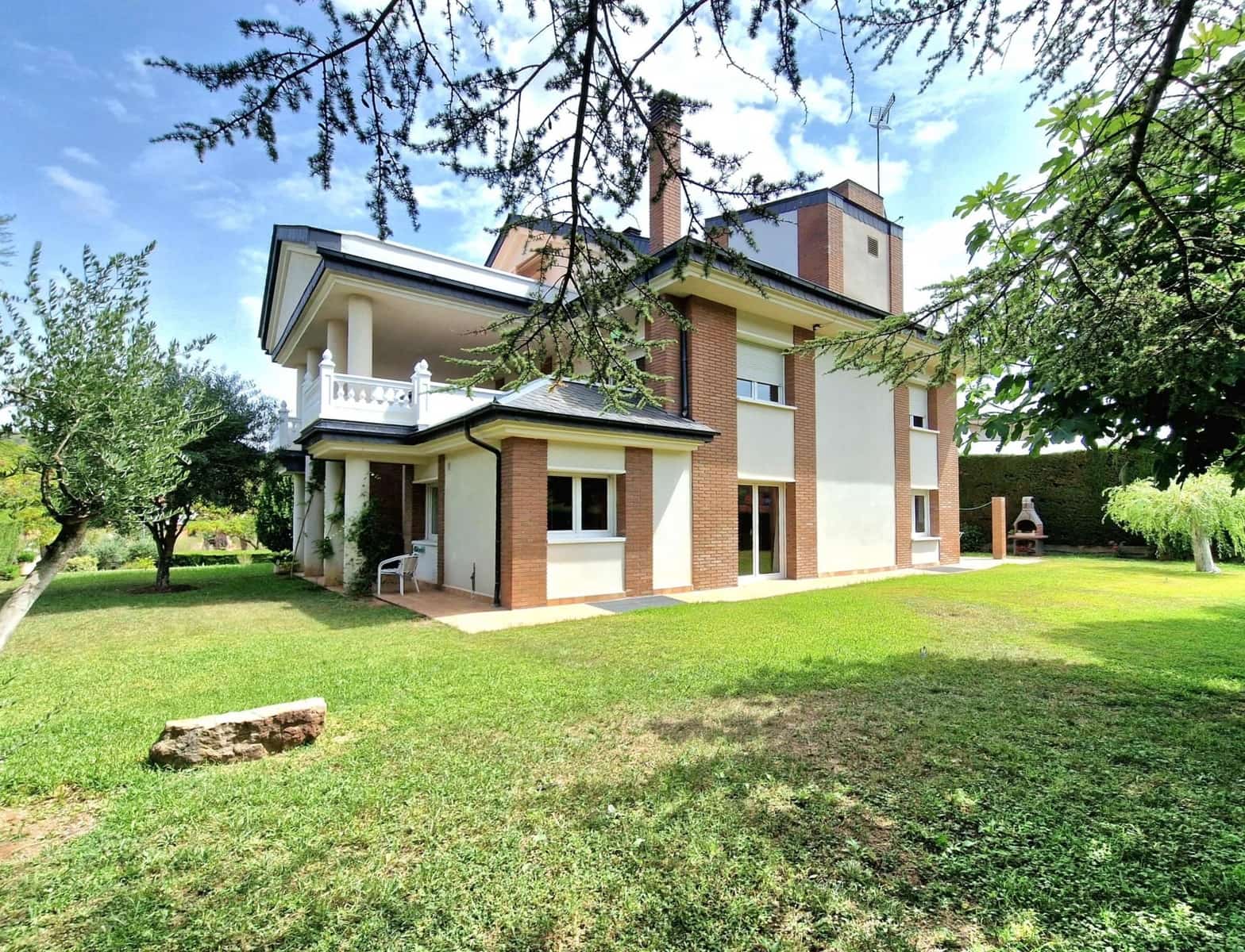 7 bedroom Villa for sale in Begues with garage - € 745,000 (Ref: 9301959)