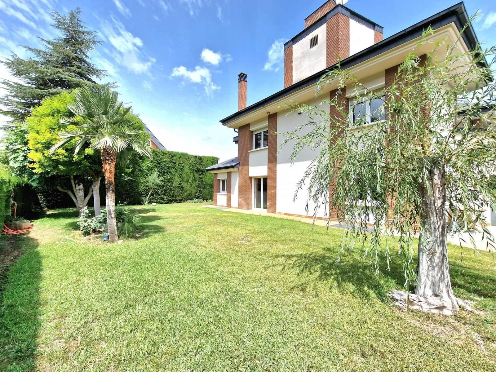 7 bedroom Villa for sale in Begues with garage - € 745,000 (Ref: 9301959)