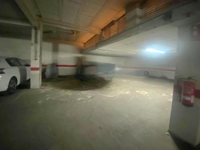 Garage til salg i Sant Cugat del Vallès - € 16.200 (Ref: 9353936)