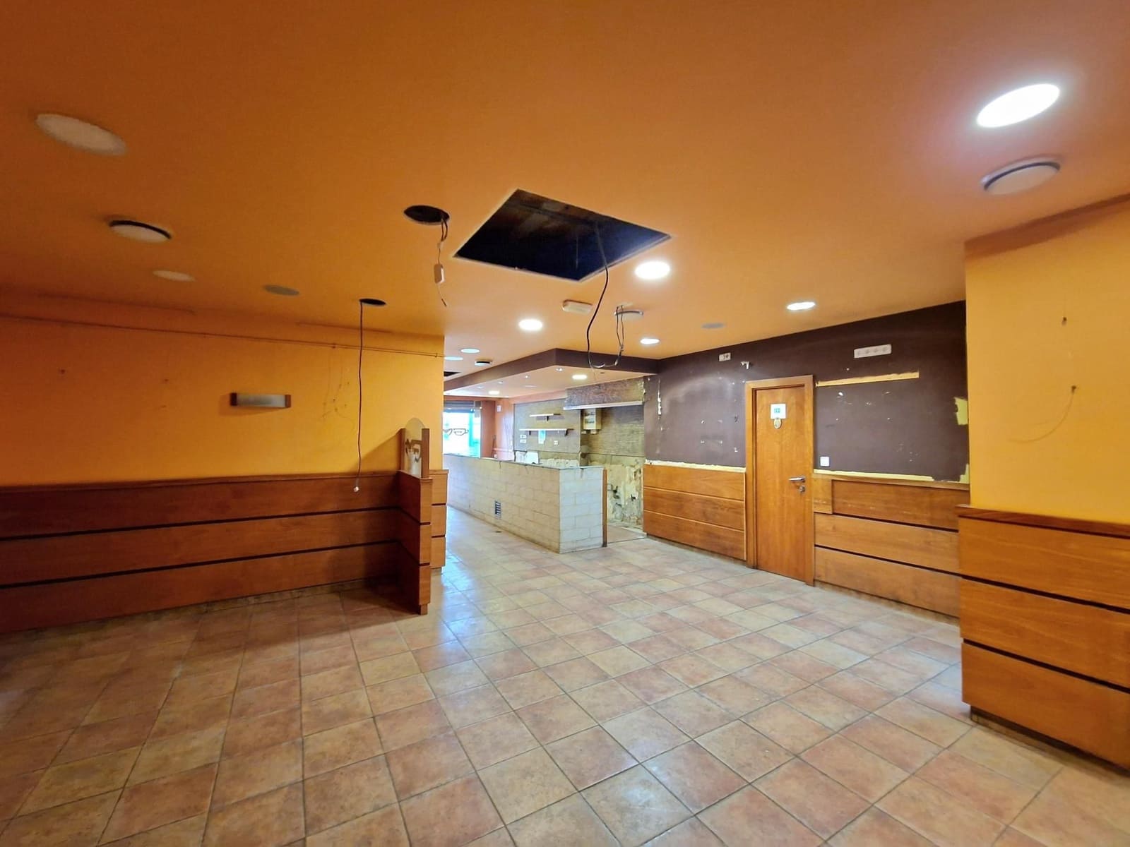 Local Comercial en Sant Cugat del Vallès en alquiler - 1.300 € (Ref: 9396818)