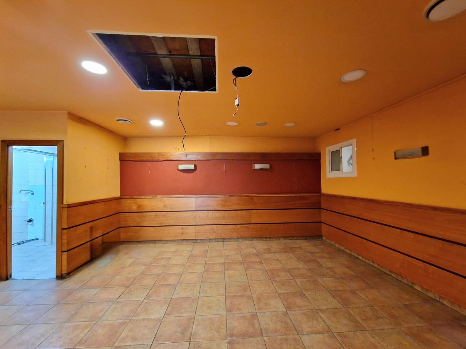 Local Comercial en Sant Cugat del Vallès en alquiler - 1.300 € (Ref: 9396818)