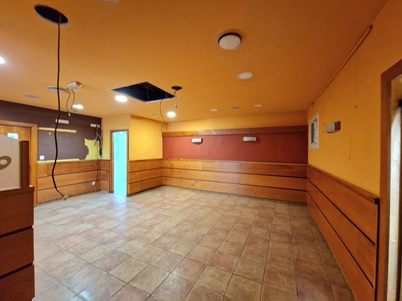 Local Comercial en Sant Cugat del Vallès en alquiler - 1.300 € (Ref: 9396818)