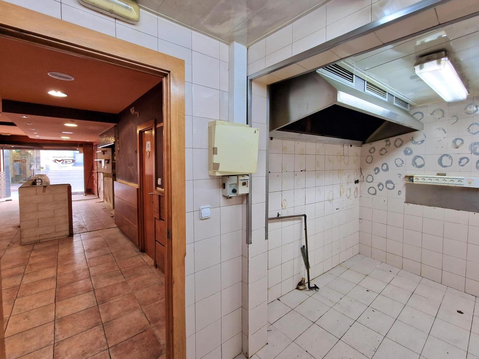 Local Comercial en Sant Cugat del Vallès en alquiler - 1.300 € (Ref: 9396818)