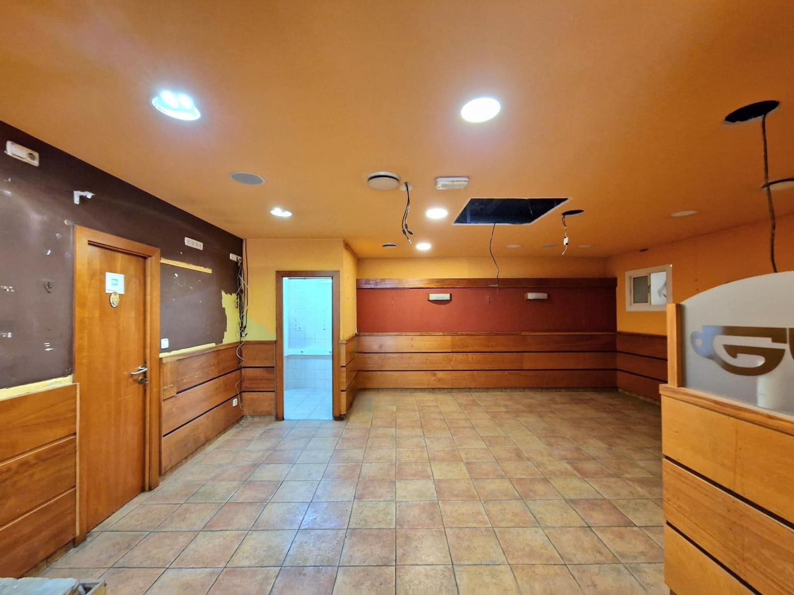 Local Comercial en Sant Cugat del Vallès en alquiler - 1.300 € (Ref: 9396818)