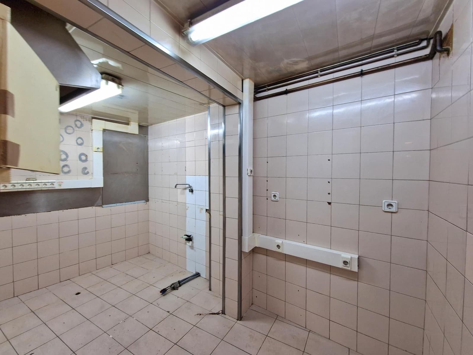 Local Comercial en Sant Cugat del Vallès en alquiler - 1.300 € (Ref: 9396818)