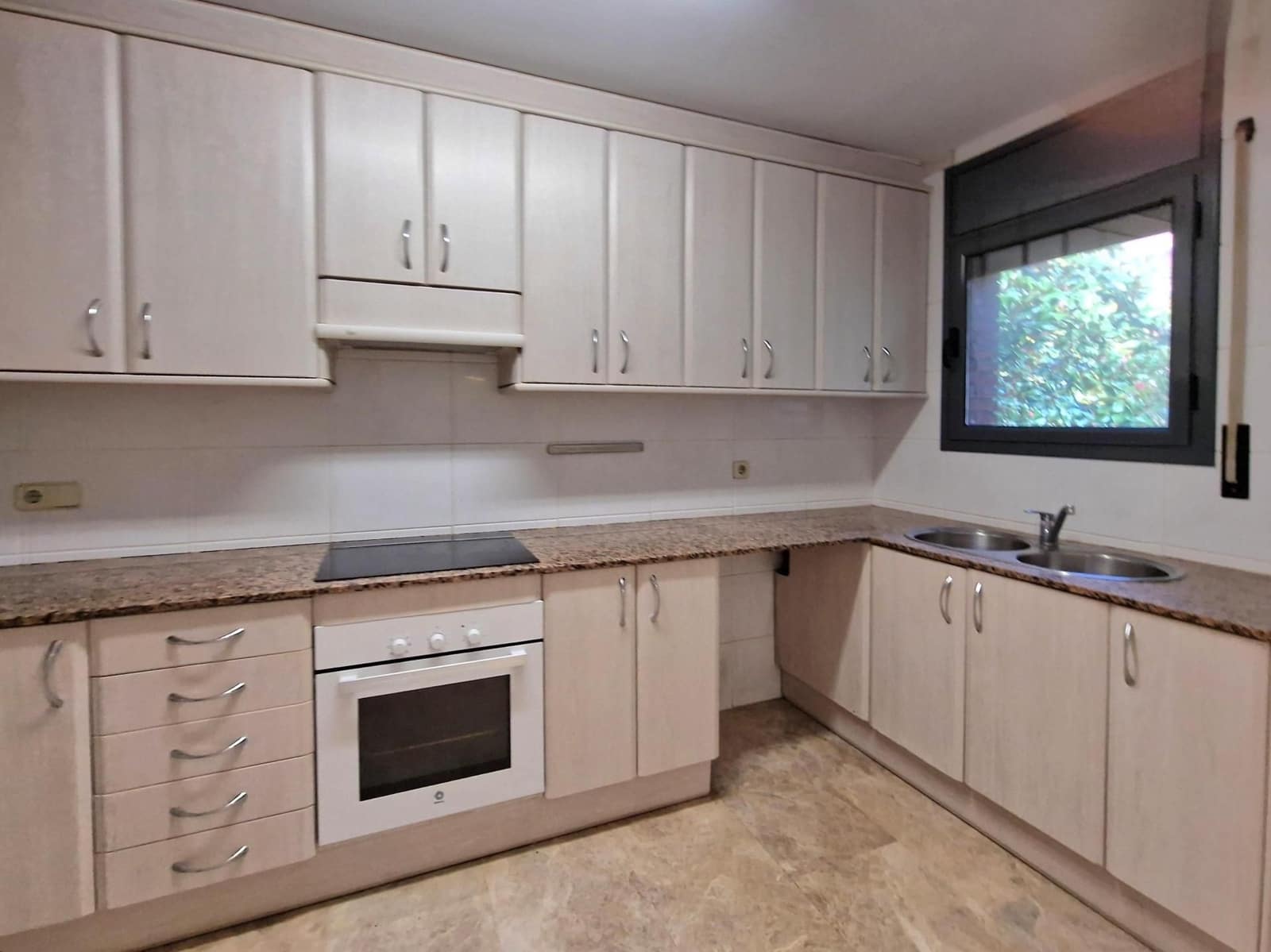 5 bedroom Penthouse for rent in Sant Cugat del Valles with pool garage - € 1,990 (Ref: 9451389)