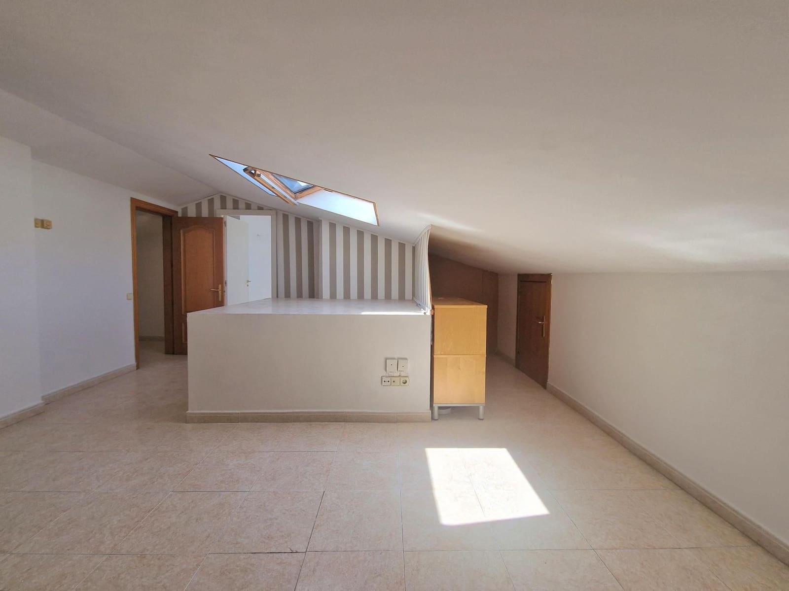 5 bedroom Penthouse for rent in Sant Cugat del Valles with pool garage - € 1,990 (Ref: 9451389)
