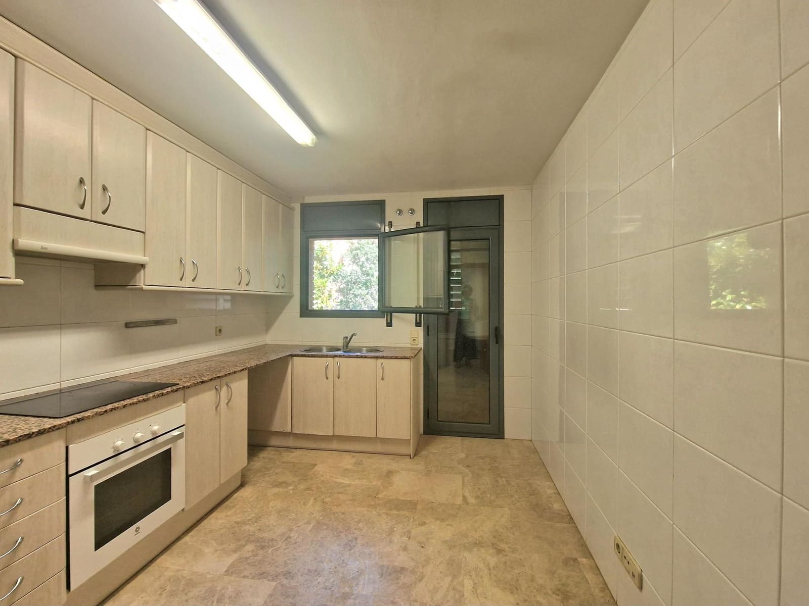 5 bedroom Penthouse for rent in Sant Cugat del Valles with pool garage - € 1,990 (Ref: 9451389)