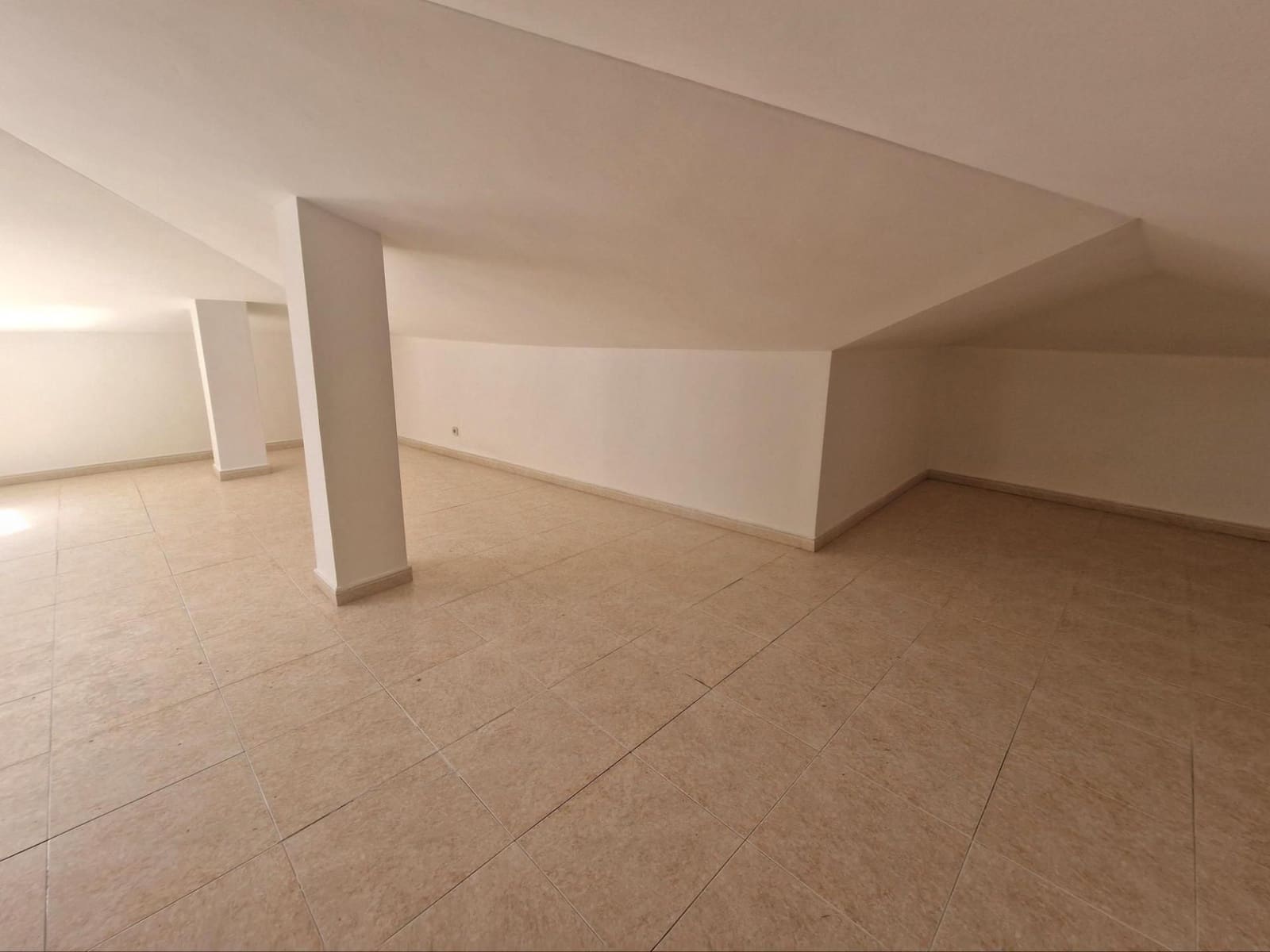 5 bedroom Penthouse for rent in Sant Cugat del Valles with pool garage - € 1,990 (Ref: 9451389)