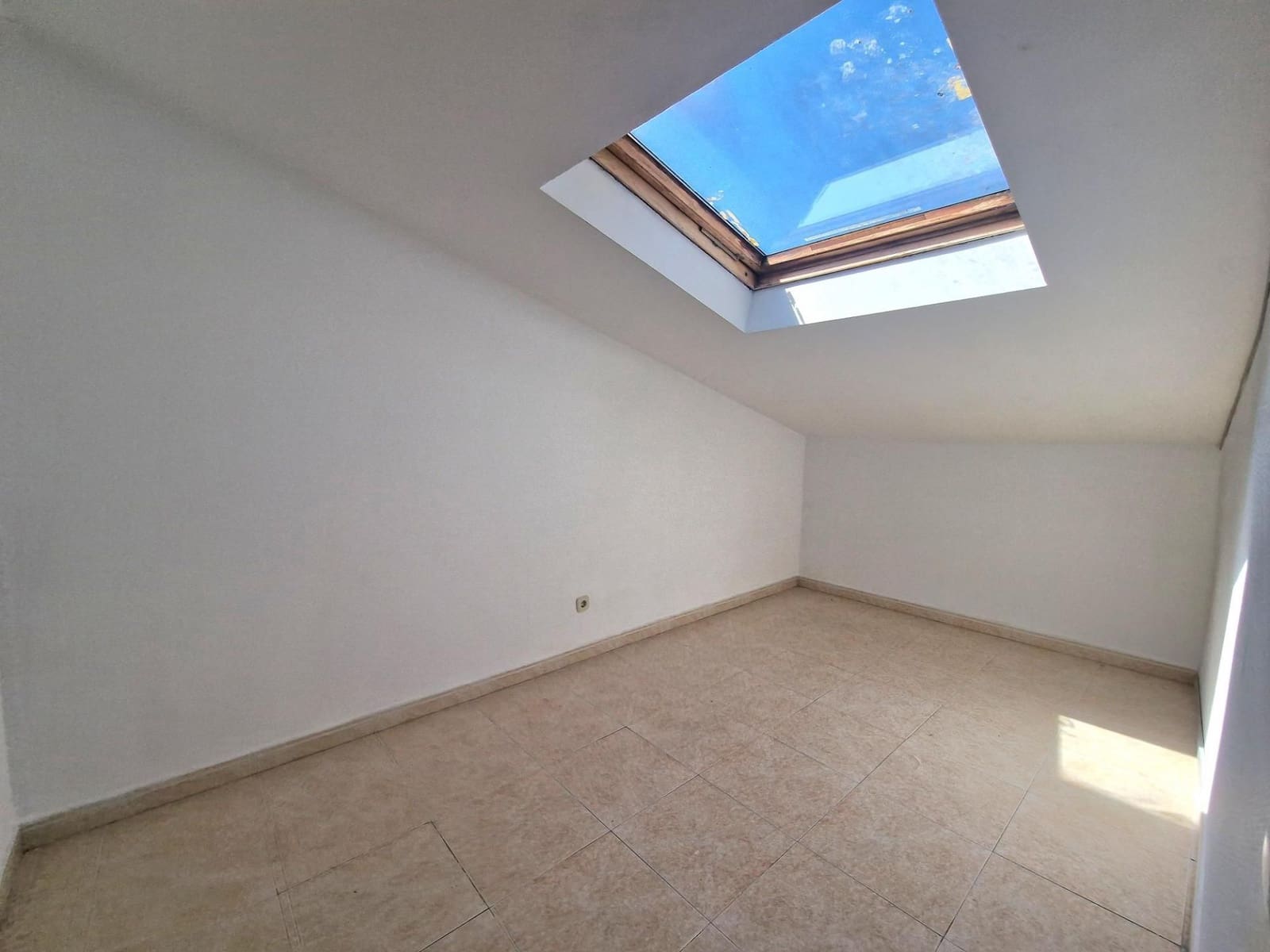 5 bedroom Penthouse for rent in Sant Cugat del Valles with pool garage - € 1,990 (Ref: 9451389)