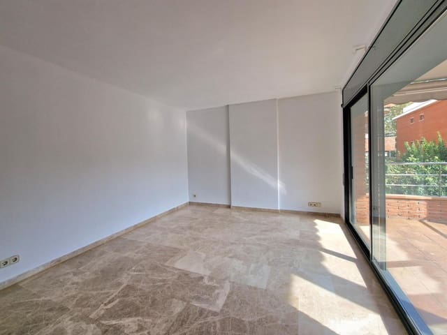 5 bedroom Penthouse for rent in Sant Cugat del Vallès with pool garage - € 1,990 (Ref: 9451389)