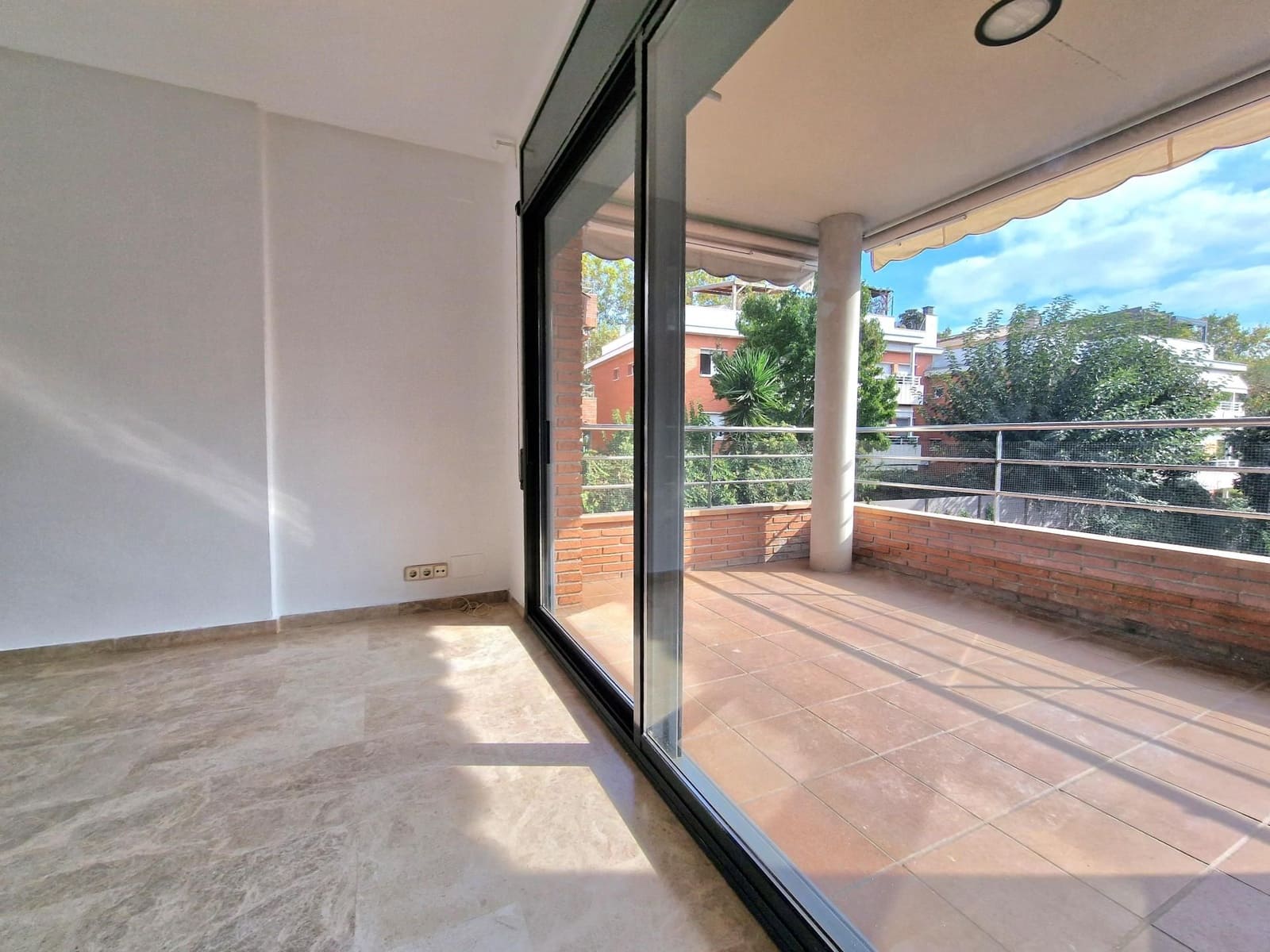 5 bedroom Penthouse for rent in Sant Cugat del Valles with pool garage - € 1,990 (Ref: 9451389)