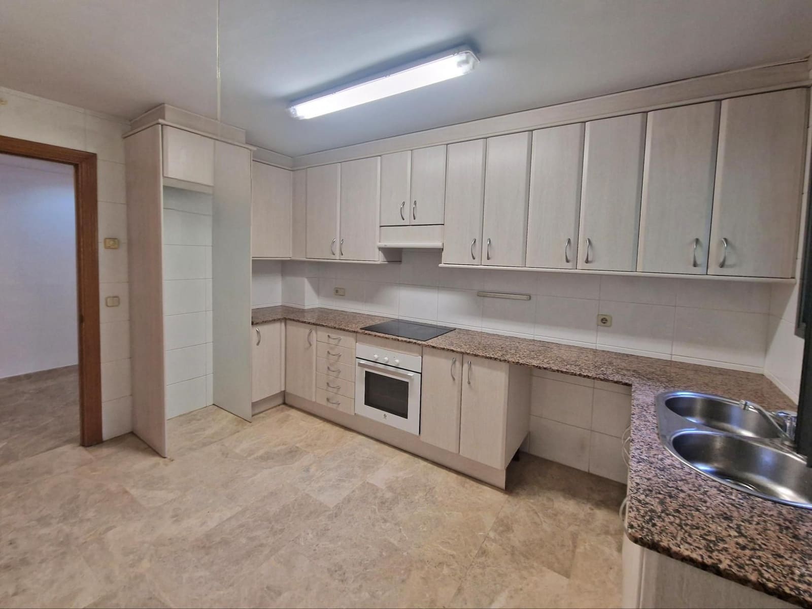 5 bedroom Penthouse for rent in Sant Cugat del Valles with pool garage - € 1,990 (Ref: 9451389)