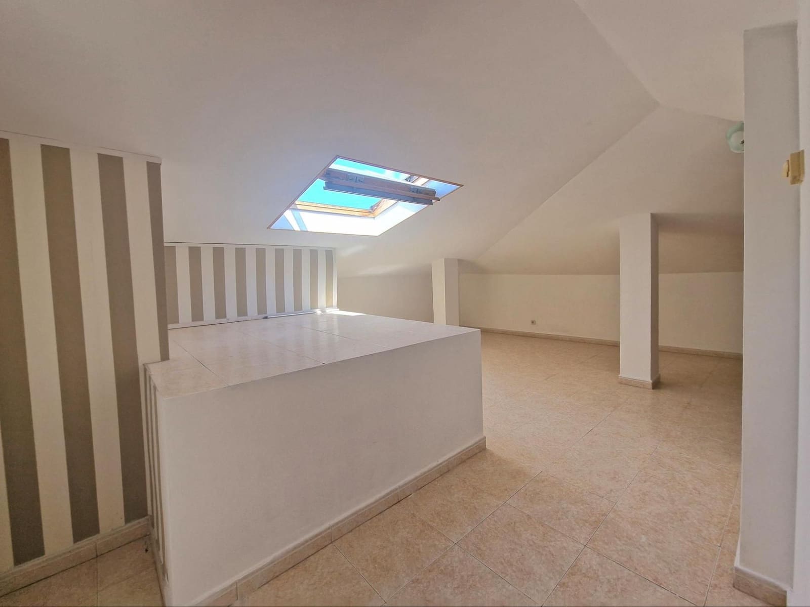 5 bedroom Penthouse for rent in Sant Cugat del Valles with pool garage - € 1,990 (Ref: 9451389)