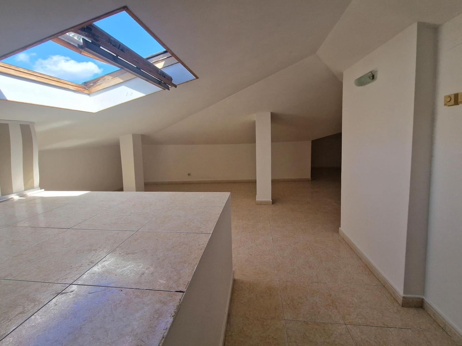 5 bedroom Penthouse for rent in Sant Cugat del Valles with pool garage - € 1,990 (Ref: 9451389)